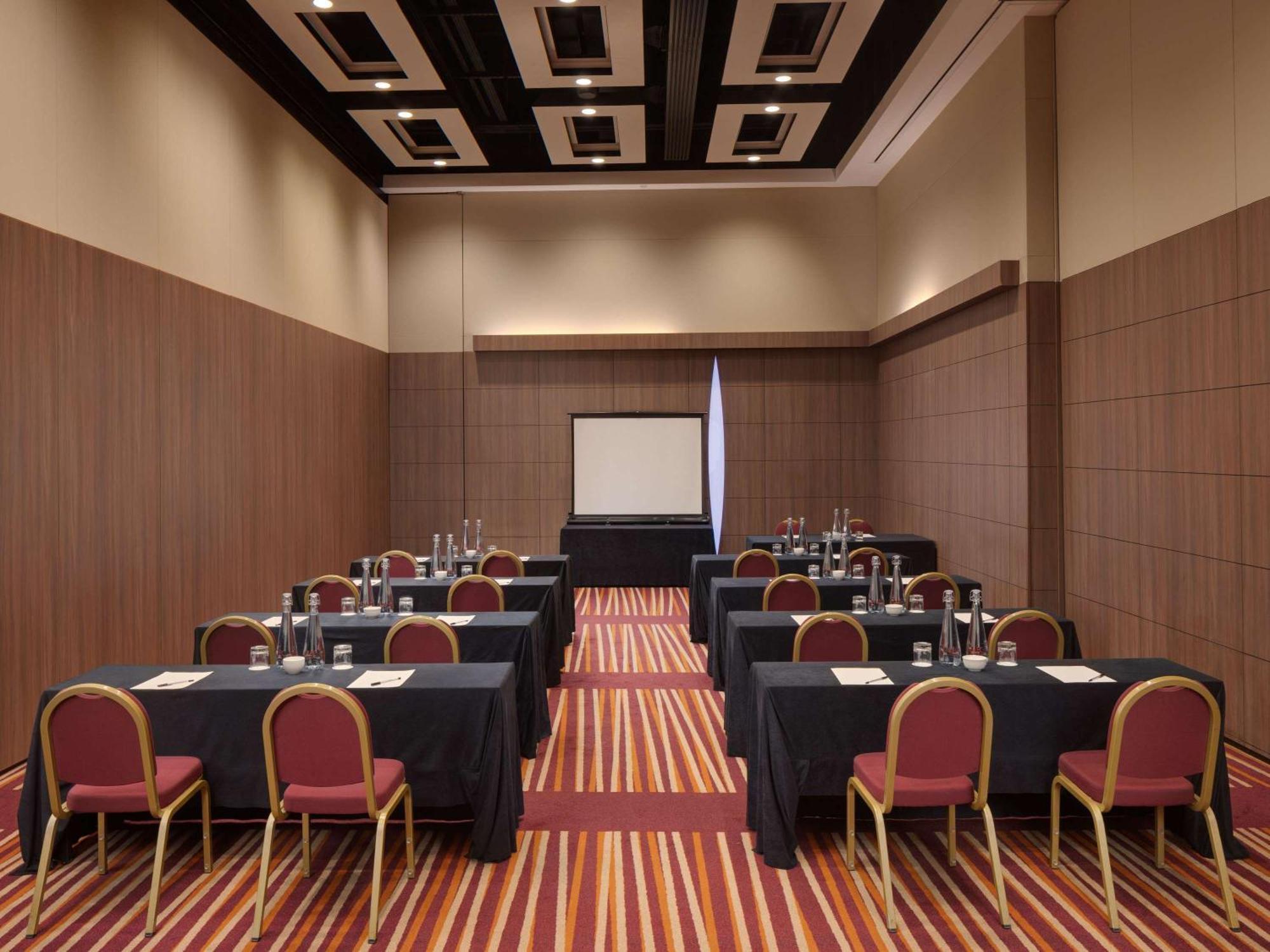 Ibis Earls Court Отель 3*