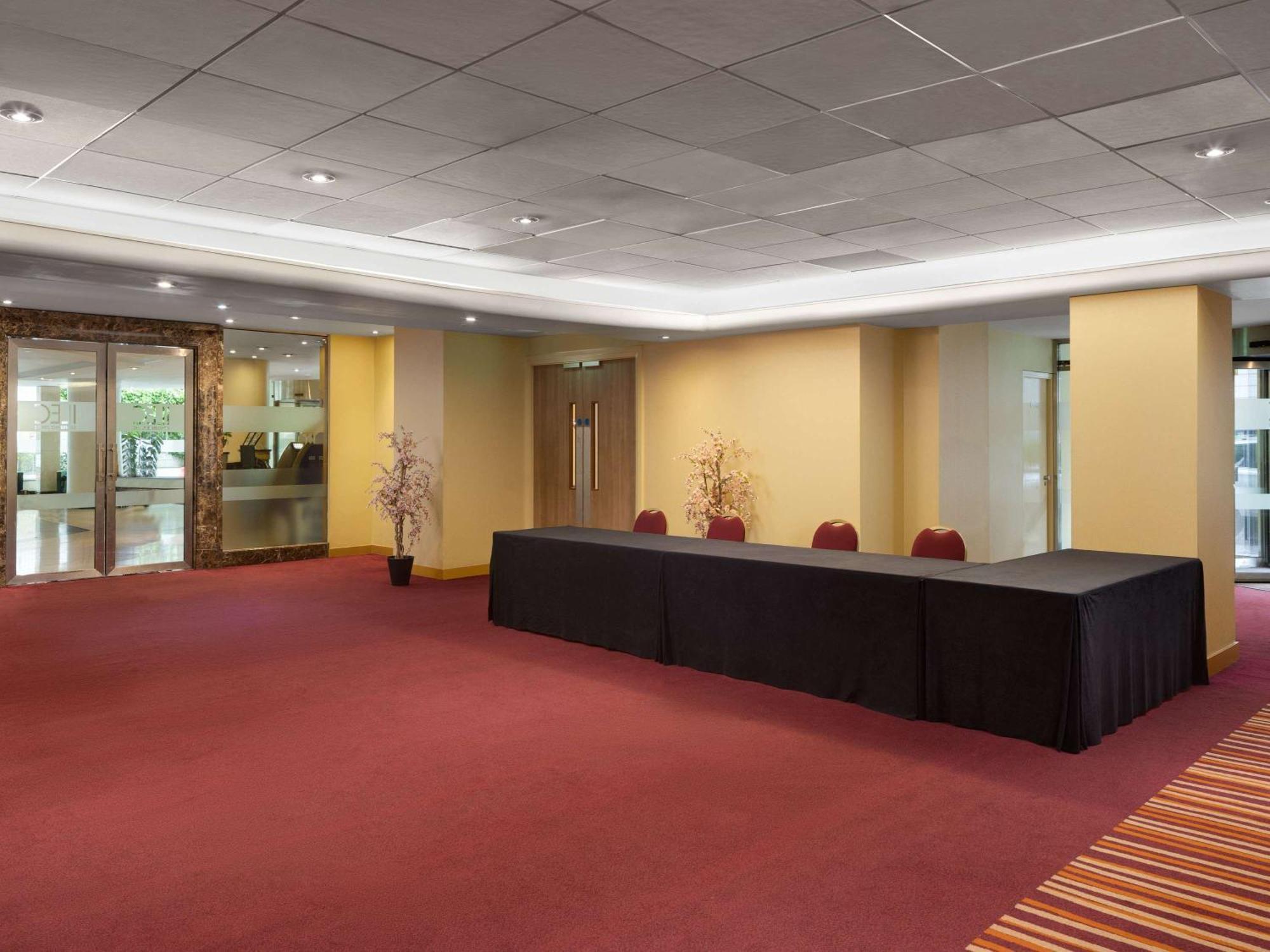 Ibis Earls Court 3* Лондон