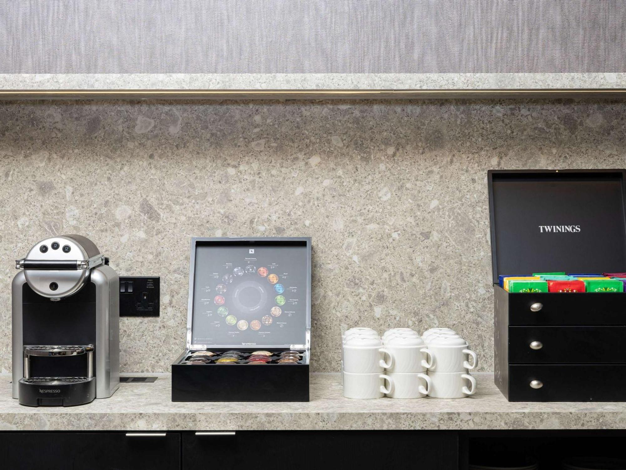 Отель Ibis Earls Court