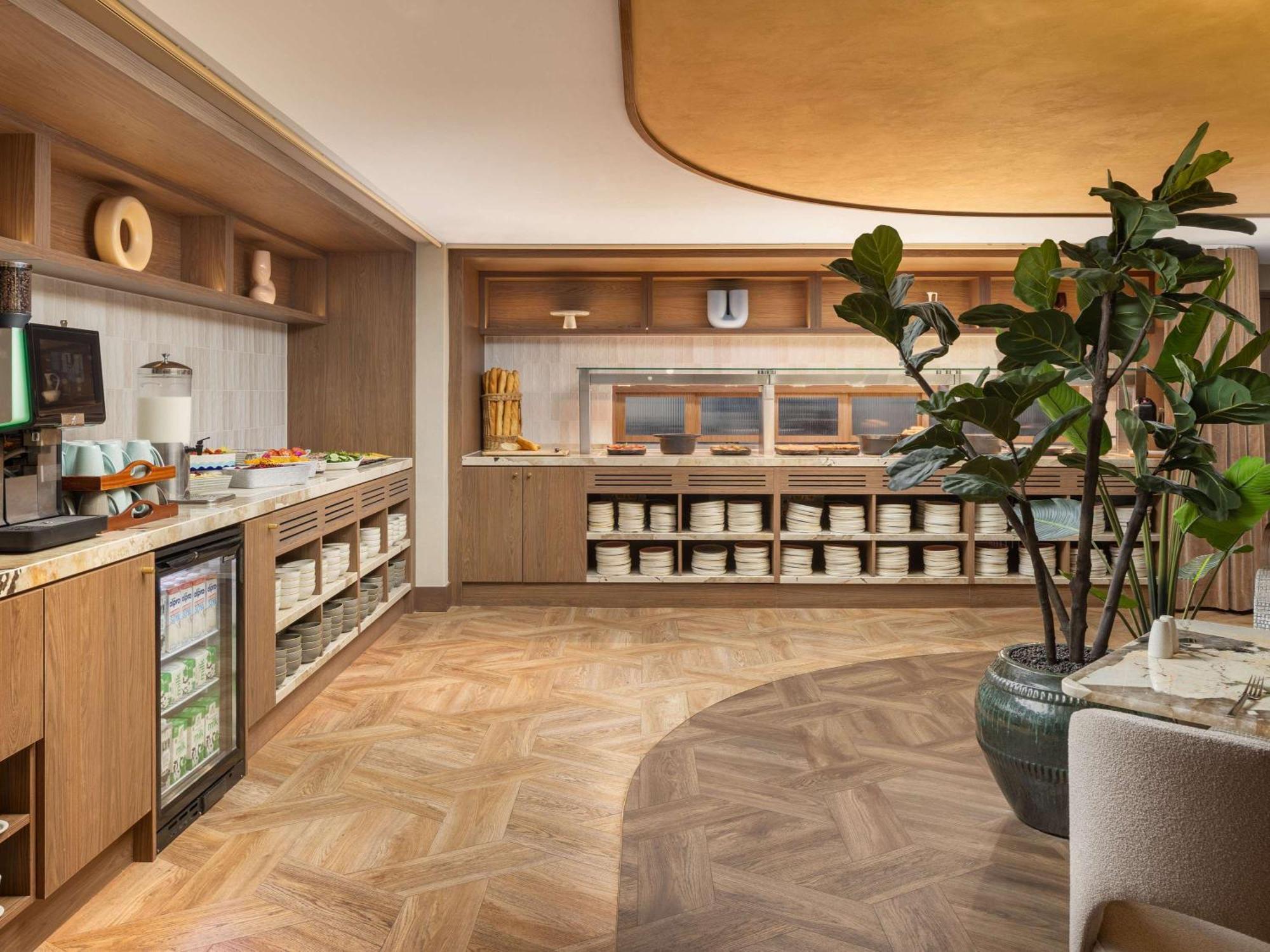 Отель Ibis Earls Court 3*
